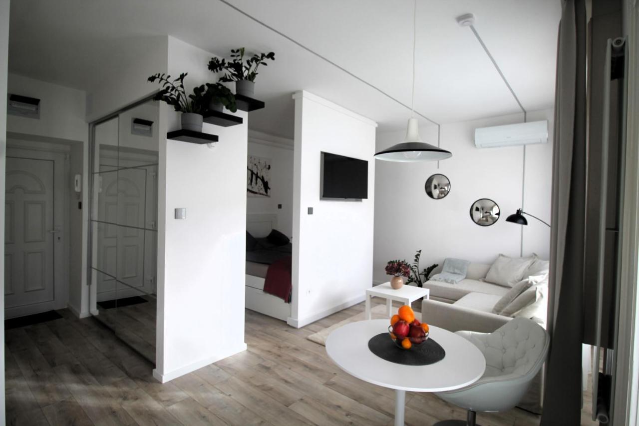 Modern Studio A Belvaros Koezepen Parkoloval- Kata Studioapartman Győr Exteriör bild