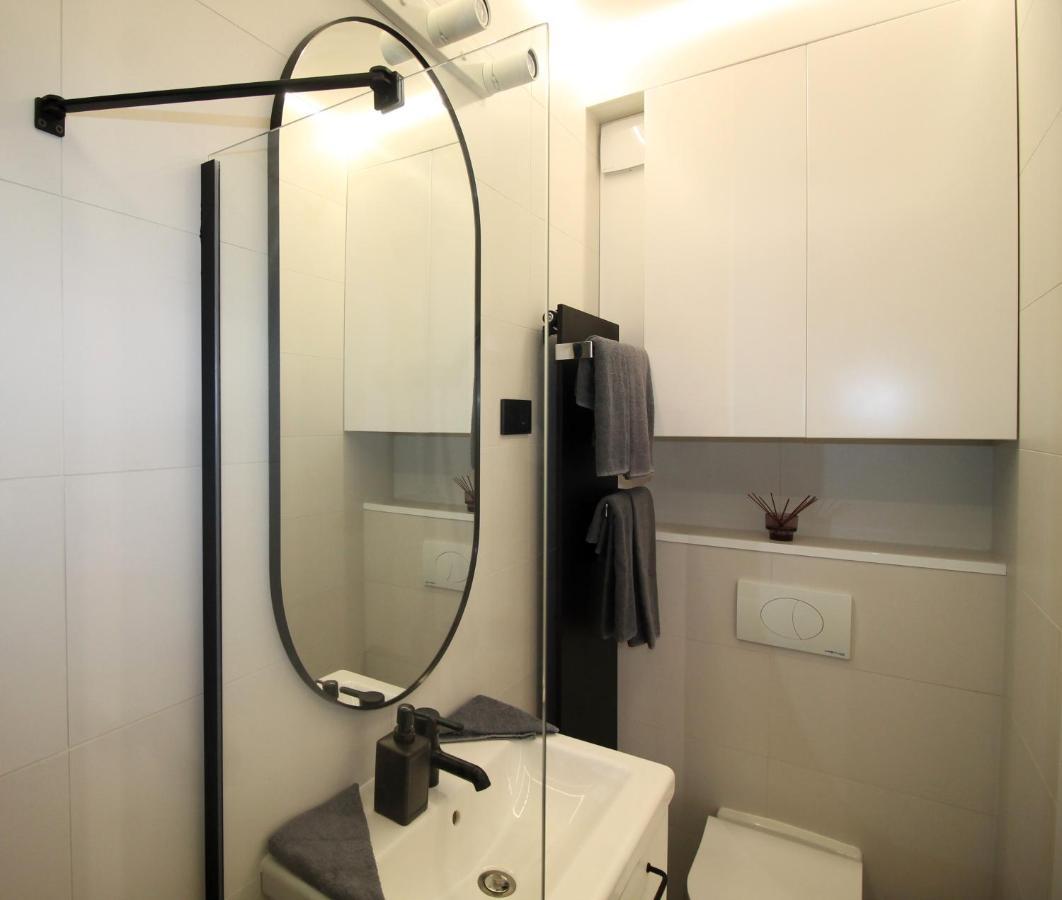 Modern Studio A Belvaros Koezepen Parkoloval- Kata Studioapartman Győr Exteriör bild