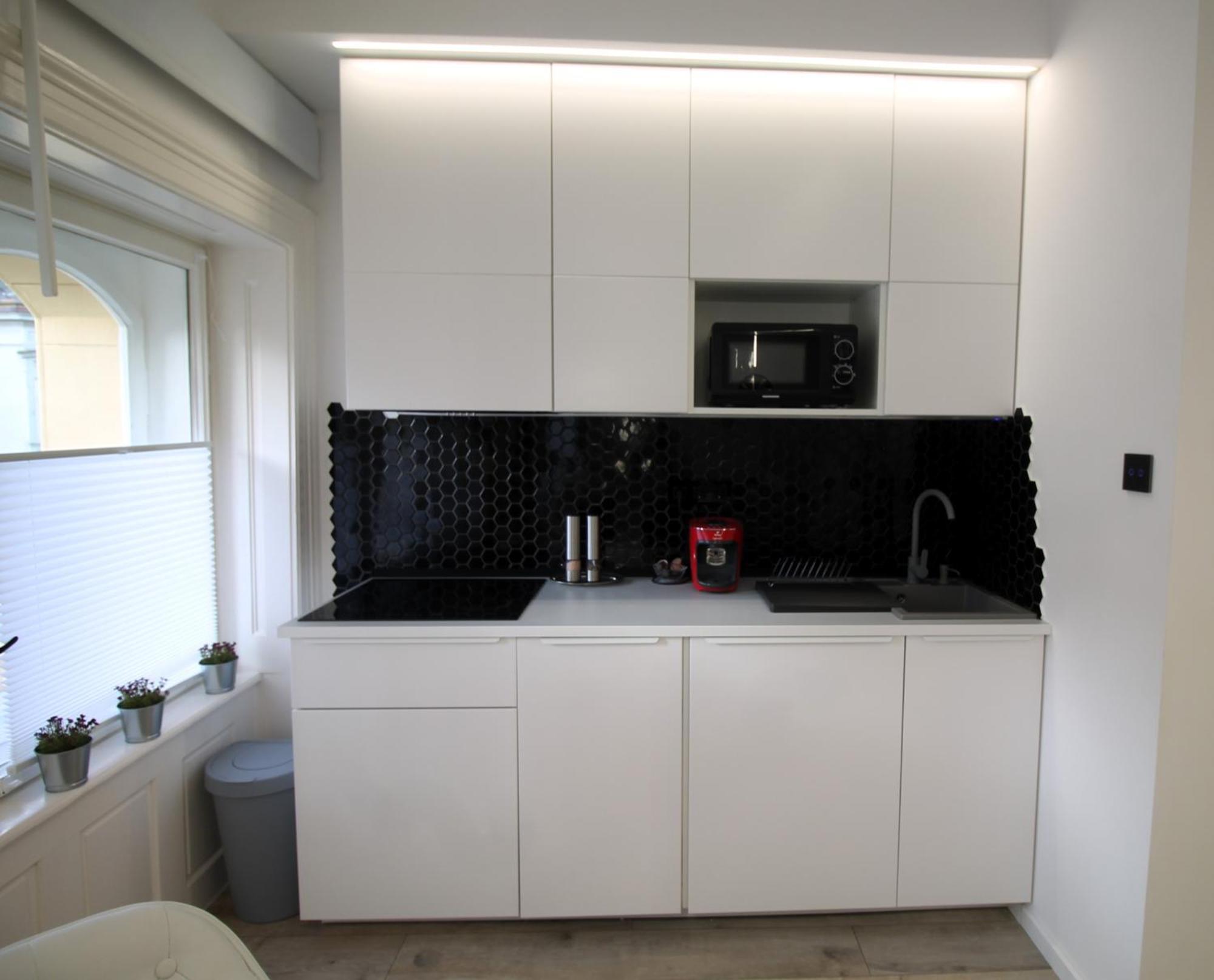 Modern Studio A Belvaros Koezepen Parkoloval- Kata Studioapartman Győr Exteriör bild